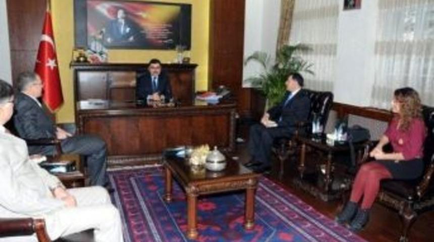 Vali Turhan'dan &Ouml;ğretmenler G&uuml;n&uuml; Mesajı