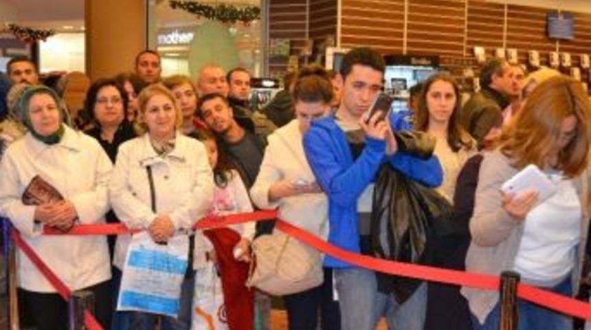 İclal Aydın Espark'ta Sevenleriyle Buluştu