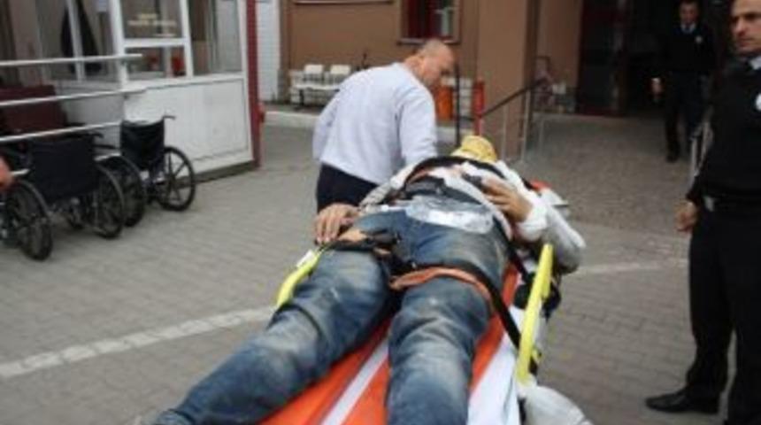 &Ccedil;atıdan D&uuml;şen İş&ccedil;i Yaralandı