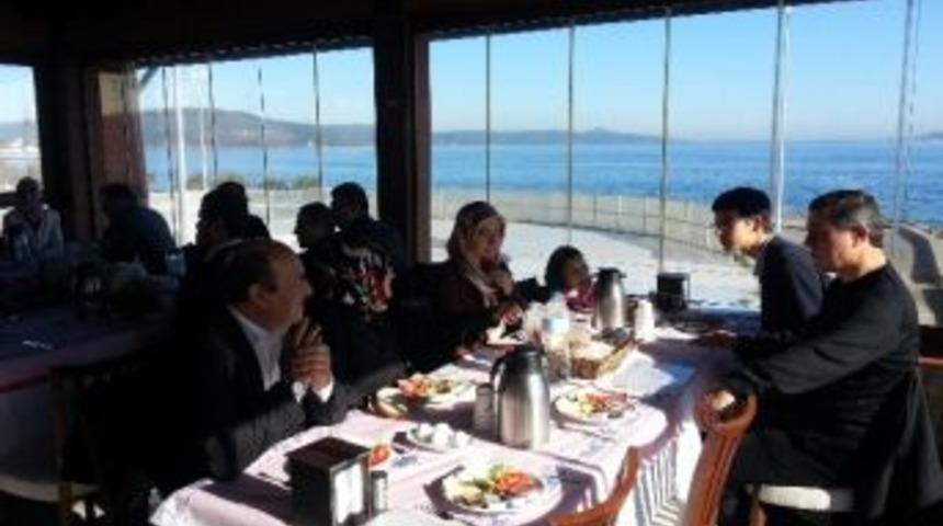 &Ouml;ğretmenler G&uuml;n&uuml;n&uuml; Kahvaltıda Kutladılar