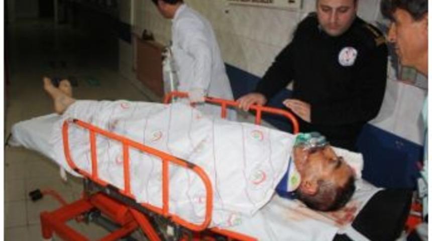 Trakt&ouml;r Şarampole Yuvarlandı: 1'i Ağır 3 Yaralı