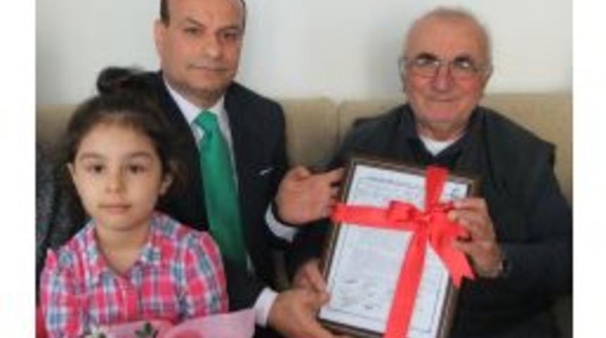 Emekli &Ouml;ğretmene 41 Yıllık Hediye