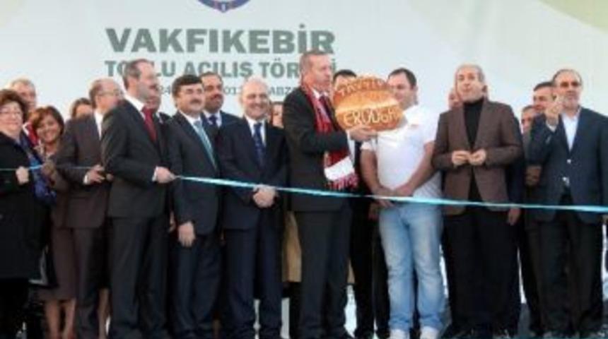 Başbakan Erdoğan&rsquo;a İsminin Yazılı Olduğu Vakfıkebir Ekmeği Hediye Edildi