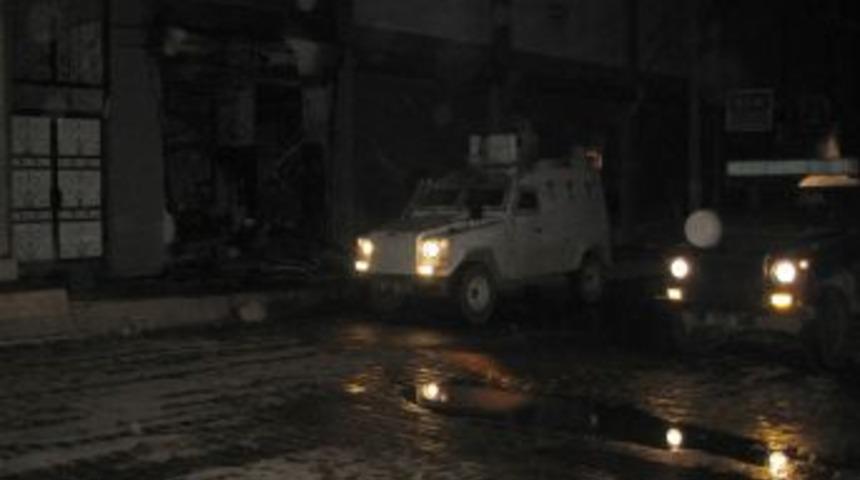 PKK&rsquo;nın Asayiş Timi YDG-H Silopi&rsquo;de Bir Marketi Ateşe Verdi