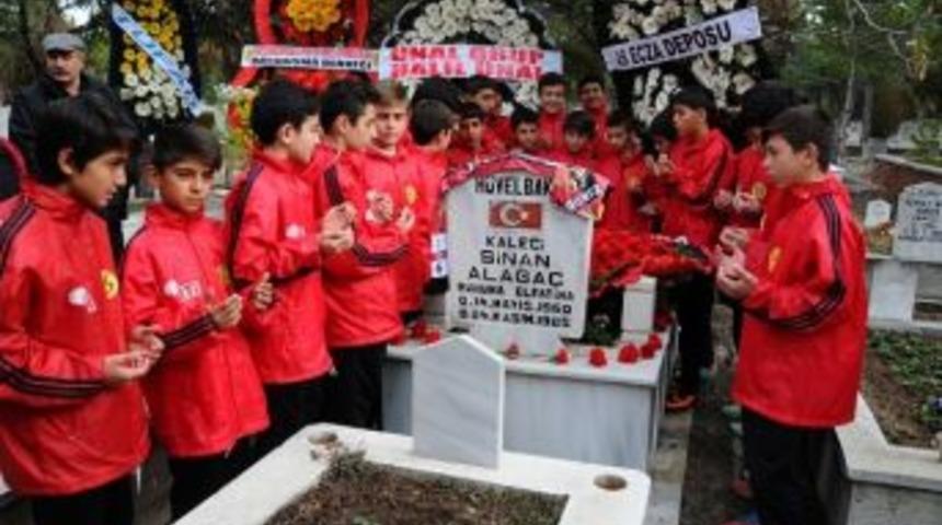 Kaleci Sinan &Ouml;l&uuml;m&uuml;n&uuml;n 28. Yılında Anıldı