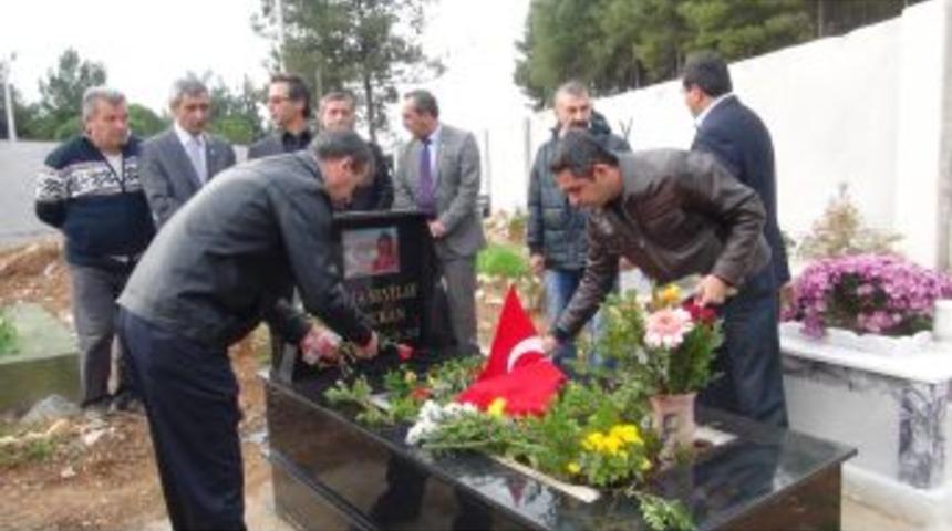 Sevilay &Ouml;ğretmen, Kabri Başında Anıldı