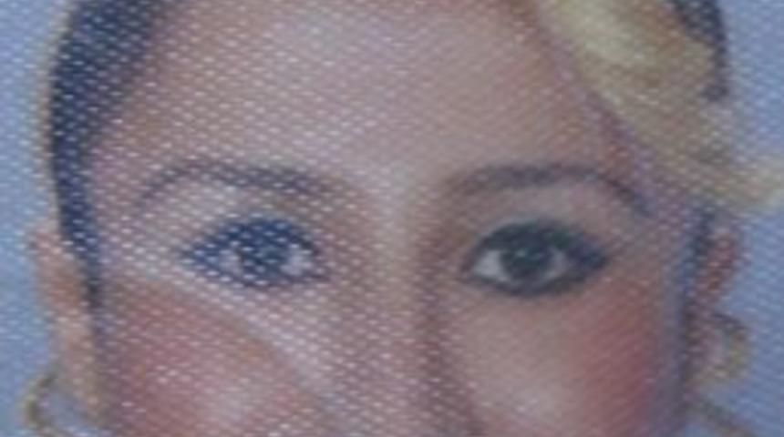 Silah &Ccedil;eken Eşini Bı&ccedil;aklayarak &Ouml;ld&uuml;rd&uuml;