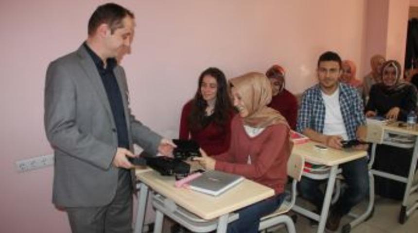 &Ouml;ğretmen Adaylarına Ilk Hediyeleri &Ouml;ğretmenlerinden Geldi