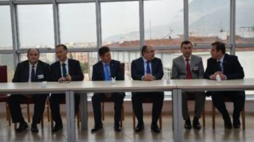 Manisa&rsquo;da 25 Yılını Dolduran Diş Hekimleri Plaketle Onurlandırıldı