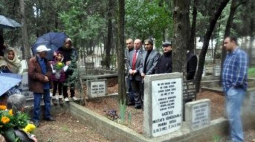Gazeteci G&uuml;m&uuml;şdamla Kabri Başında Anıldı