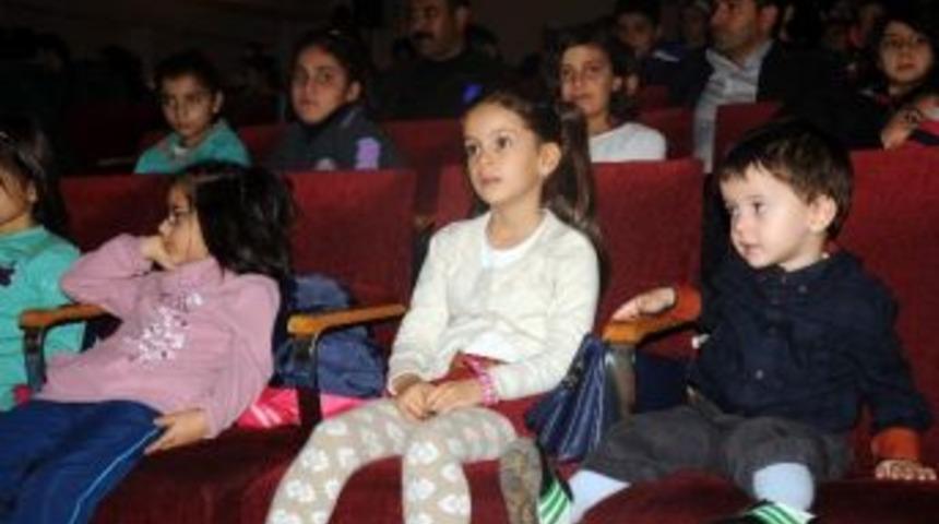 Diyarbakır’da Zazaca Tiyatro Oyunu Sergilendi