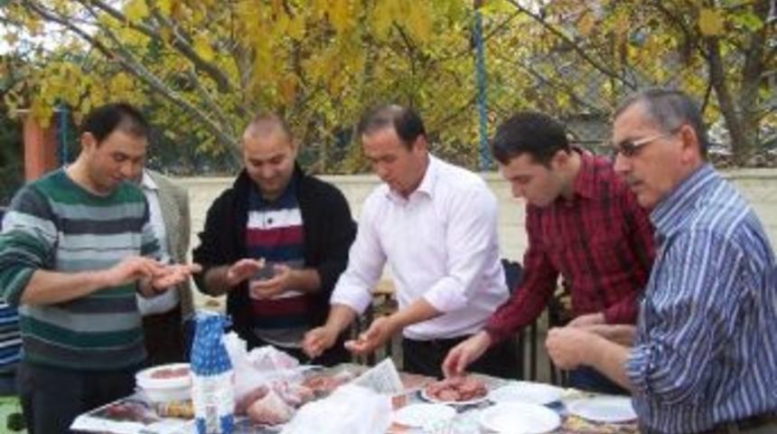 &Ouml;ğretmenlere Mangal Partisi