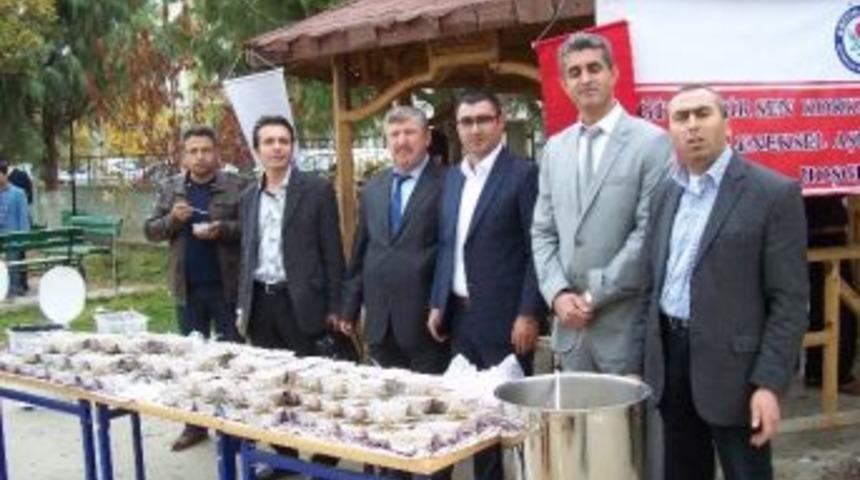 Eğitim Bir-sen Aşure Dağıttı