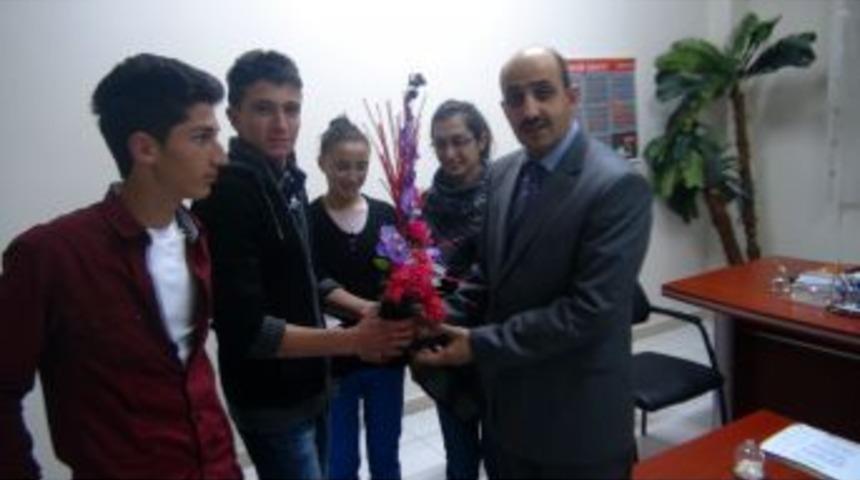 'Ter&ouml;r&uuml; Engelleyen, &Ccedil;ocuklarımızı Topluma, Geleceğe Hazırlayan Dershanelerdir'