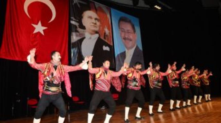 Talha Bora &Ouml;ge, &Ouml;ğretmenler I&ccedil;in Okuduğu Şiirle Duygulandırdı