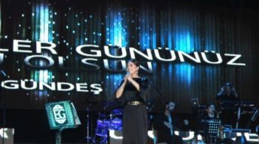 Ebru G&uuml;ndeş'ten &Ouml;ğretmenler G&uuml;n&uuml; Konseri