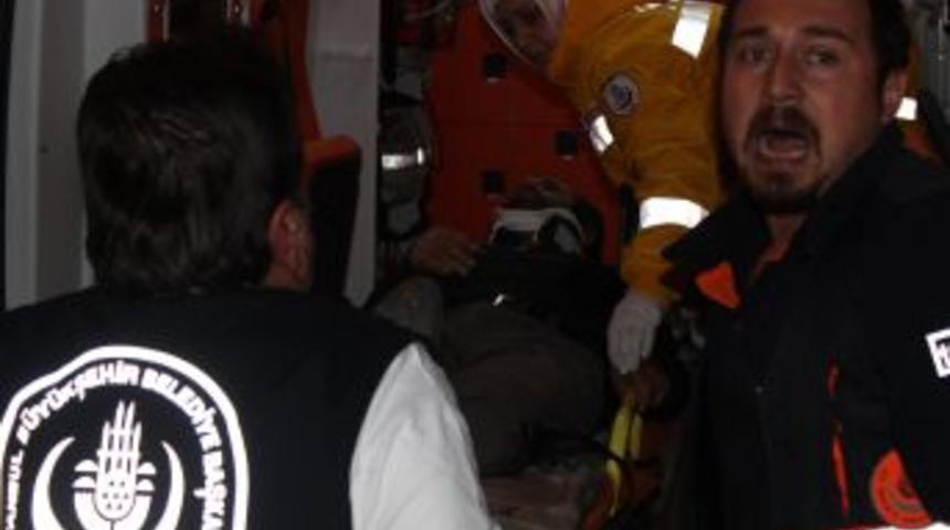 Fatih'te 3 Aracın Karıştığı Kazada 2 Kişi Yaralandı