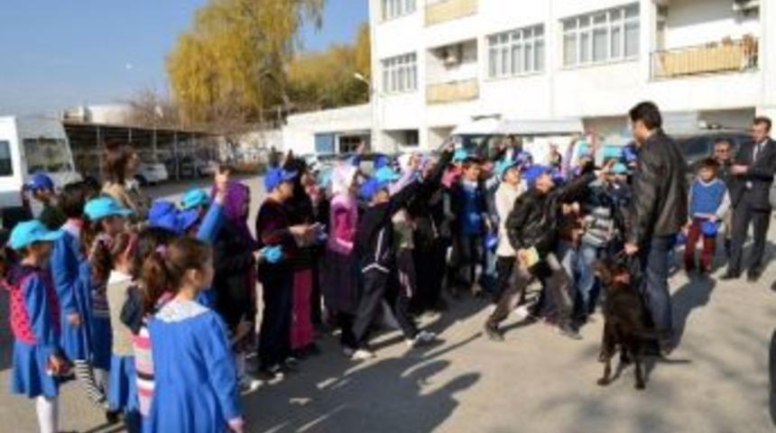 Kanka Polisler Faaliyetlerine Devam Ediyor