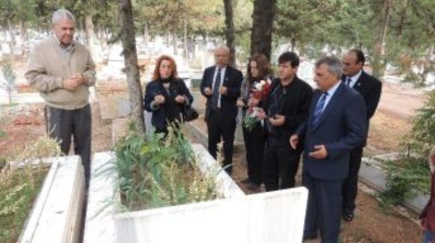 Chp&rsquo;liler &Ouml;ğretmenin Mezarına Ziyaret