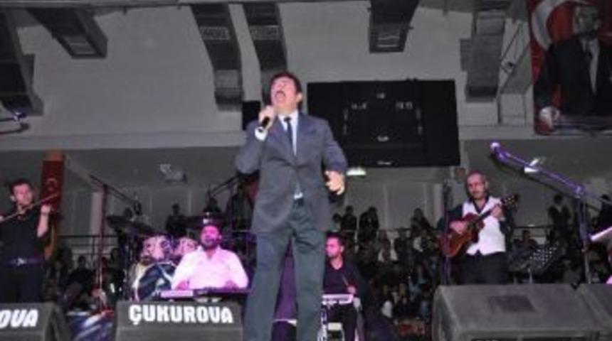 Şair İlkan Şiirleriyle, Ayna Grubu Şarkılarıyla Coşturdu