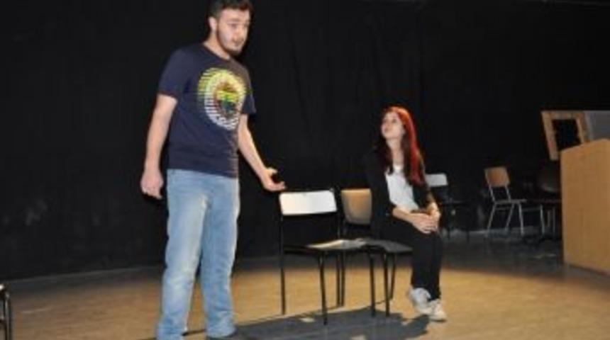 Kl&uuml; &Ouml;ğrencileri Engellilere El Uzattı