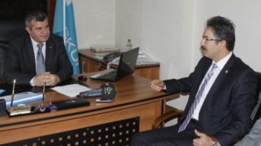 &Uuml;nal: &ldquo;iş Arayanlar Siyaset&ccedil;i Kapısına Gidiyor&rdquo;