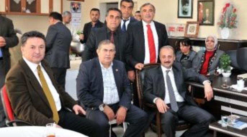 Mamak Belediye Başkanı Akg&uuml;l&rsquo;&uuml;n Dernek Ziyaretleri S&uuml;r&uuml;yor