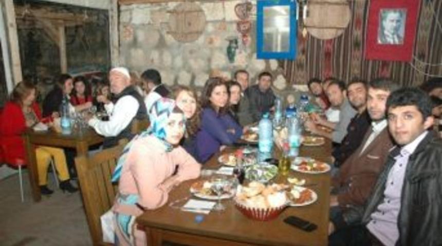 Dershanecilerin &Ouml;ğretmenler G&uuml;n&uuml; Kutlaması