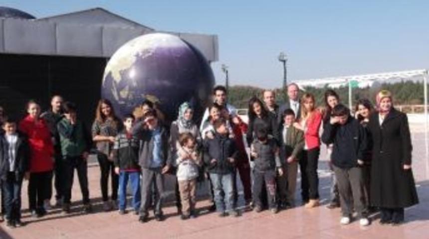Zihinsel Engelli &Ouml;ğrencilerden Planetaryum Ziyareti