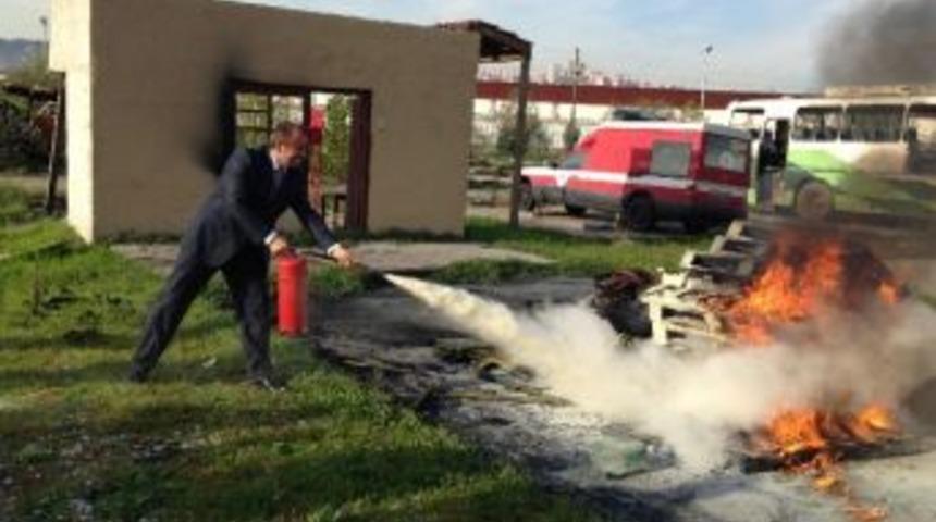 İzmit Belediyesi &Ccedil;alışanları Yangın Eğitimi Aldı