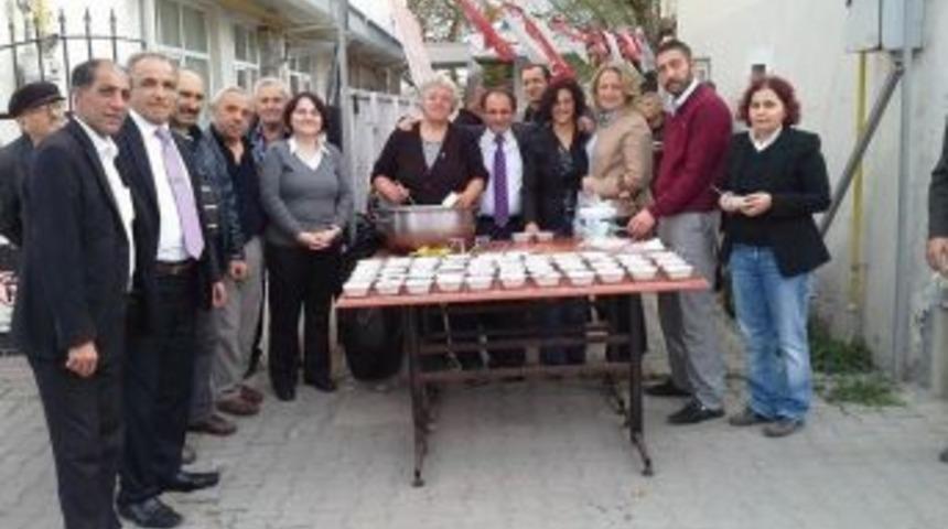 Ecevit Keleş, aşure g&uuml;n&uuml; katıldı