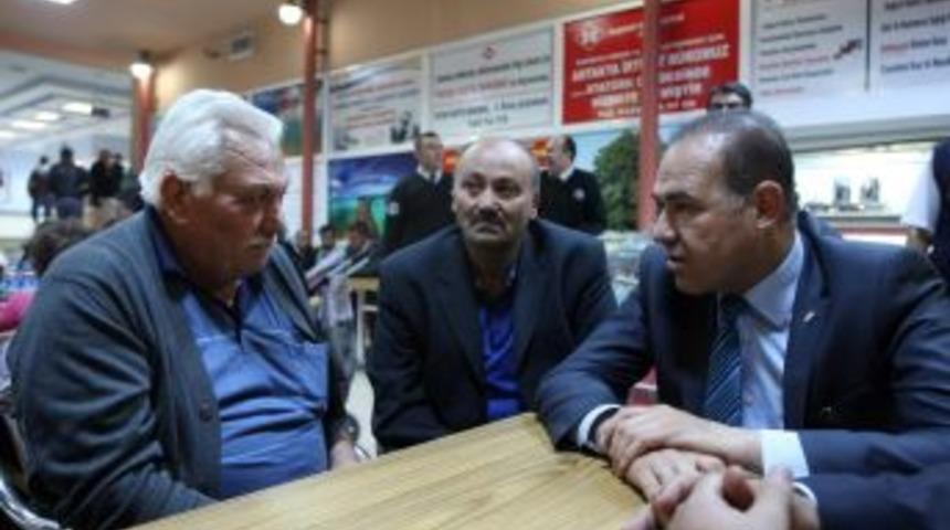 Başkan S&ouml;zl&uuml;, Saldırıya Uğrayan Otob&uuml;s Şof&ouml;r&uuml;n&uuml;n Ailesini Ziyaret Etti