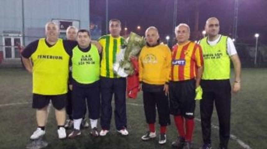 Spor M&uuml;d&uuml;r&uuml; Şiran&rsquo;a Halı Sahada Veda