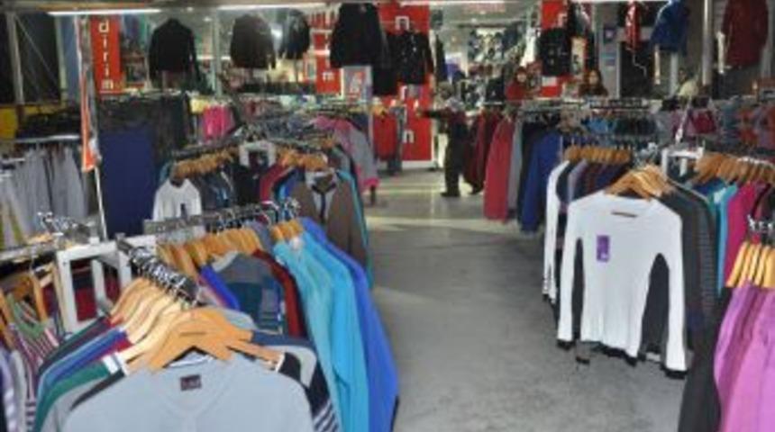 Mont Hırsızlığı Ş&uuml;phelileri G&uuml;venlik Kamerasına Yakalandı