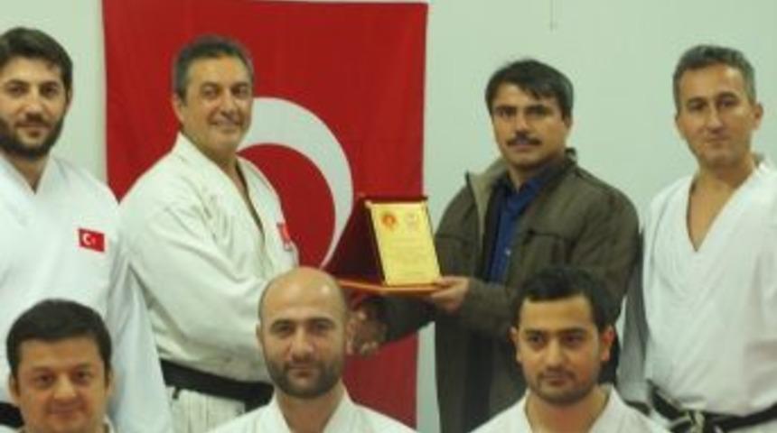 &Ouml;zdemir'den T&uuml;rkeri'ye Plaket