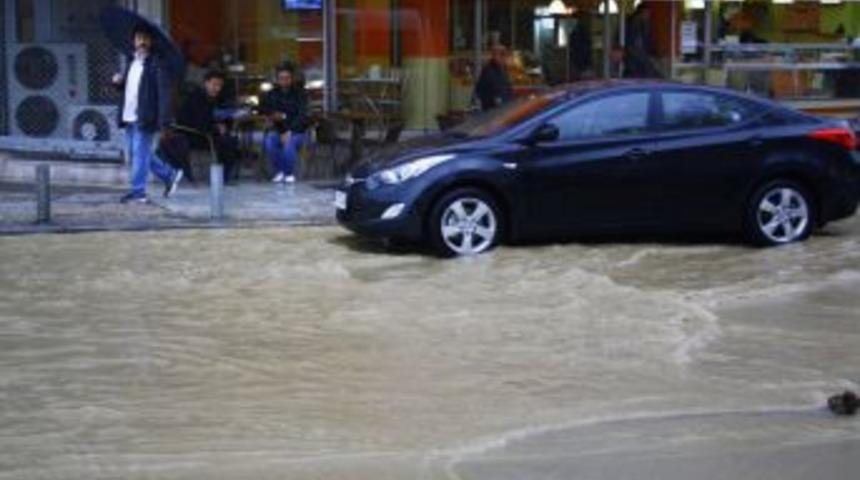 İzmir Yine Su Altında