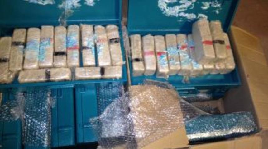 Tesisat Çantalarında Uyuşturucu Kaçakçılığına Polis Engeli