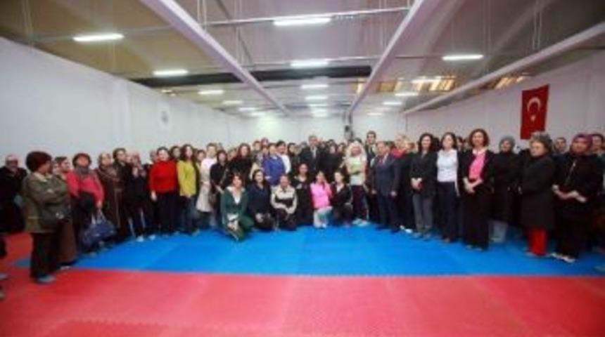 Başkan Karaosmanoğlu Ev Hanımlarını Ziyaret Etti