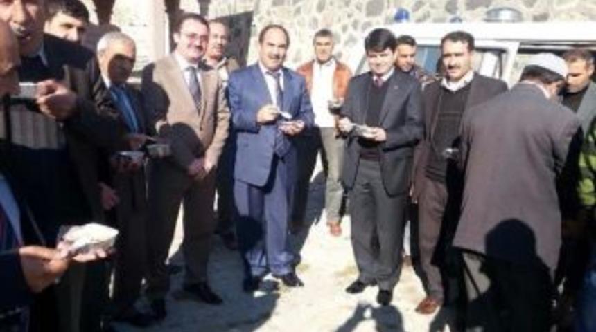 K&ouml;pr&uuml;k&ouml;y&rsquo;de Bin 500 Kişiye Aşure Dağıtıldı