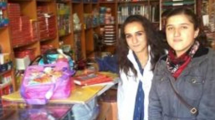 Hakkarili &Ouml;ğrenciler Har&ccedil;lıklarını Van&rsquo;a G&ouml;nderdiler