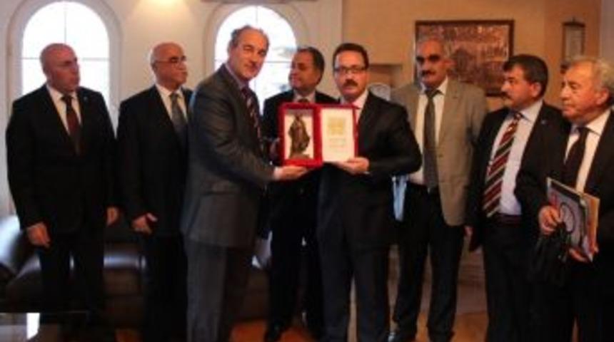 Tika&rsquo;ya Balkan T&uuml;rk K&uuml;lt&uuml;r&uuml; Onur &Ouml;d&uuml;l&uuml;