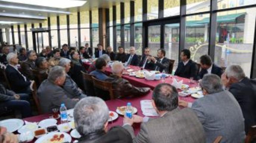 Başkan Mehmet &Ouml;zhaseki Masterlarla Buluştu