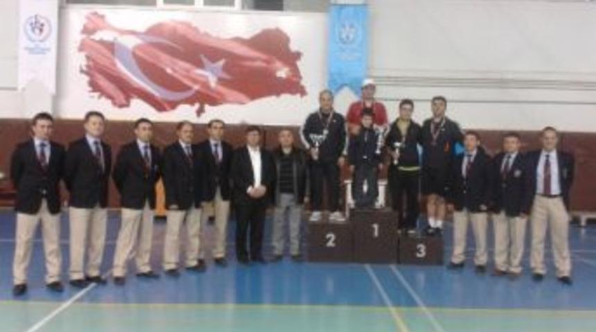 Öğretmenler Masa Tenisi Turnuvasında Yarıştı