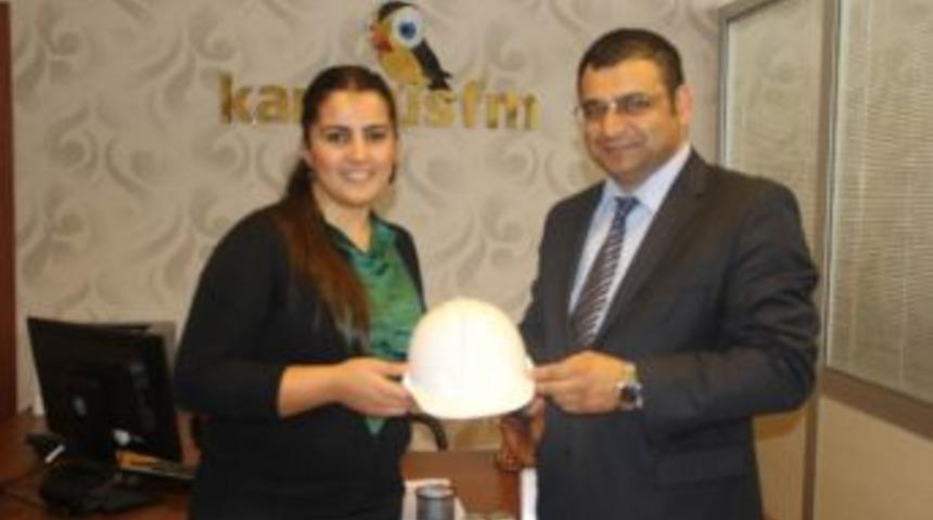 Rektör Laçiner’e İnşaat Bareti