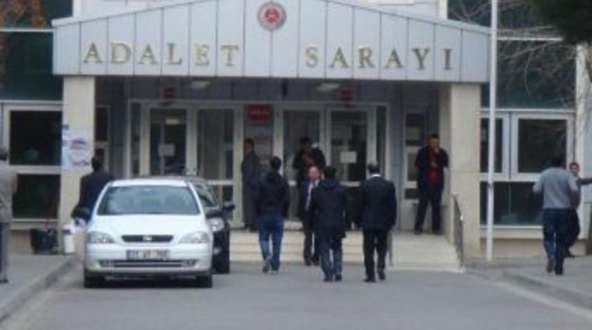 Eşini Poşu İle Boğarak &Ouml;ld&uuml;ren Zanlı Adliyeye &Ccedil;ıkarıldı