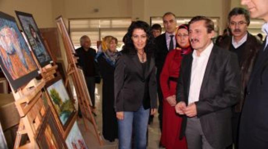 &lsquo;Renkler Ve Sesler&rsquo; Kursunu Tamamlayan 115 Kursiyere Belge Verildi