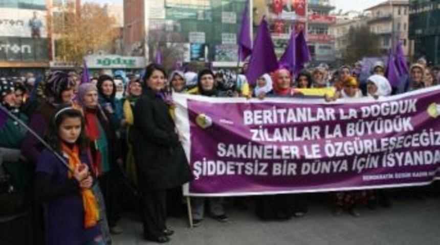 Bdp&rsquo;den 'kadına Y&ouml;nelik Şiddetle M&uuml;cadele G&uuml;n&uuml;' Y&uuml;r&uuml;y&uuml;ş&uuml;