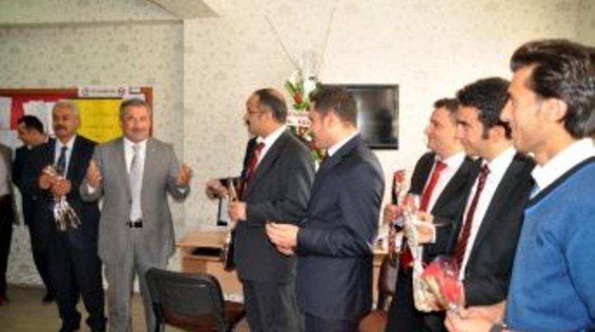 Ak Partili Aras Öğretmenlerin Gününü Kutladı