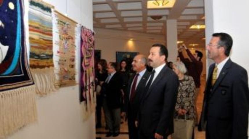 42 Sanatçı 42 Eserini Sergiledi