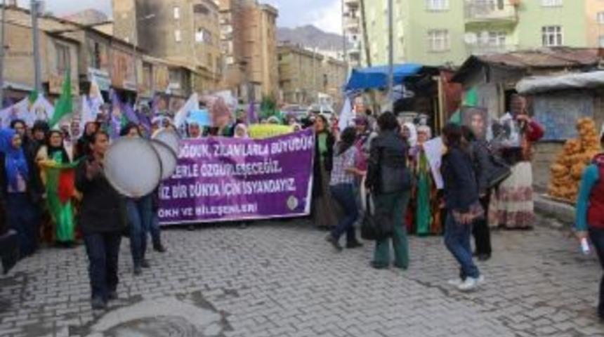 Hakkari&rsquo;de Kadına Şiddet Kınandı